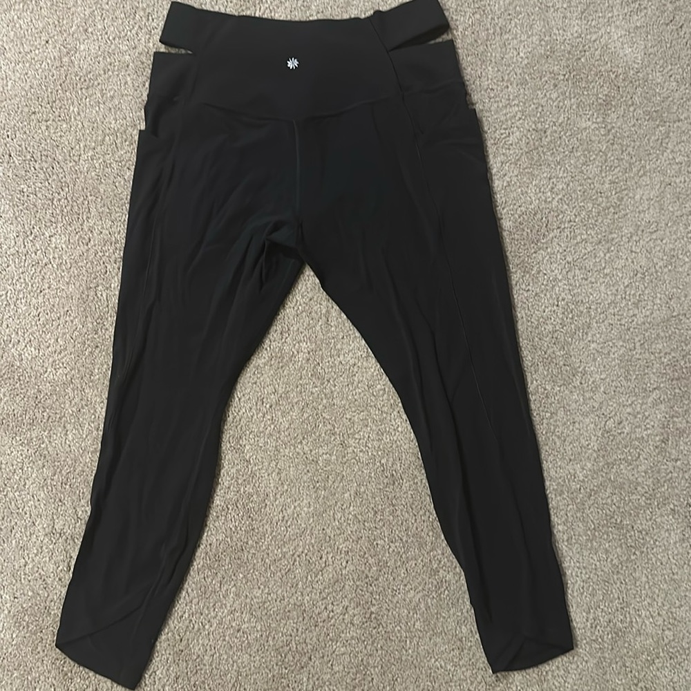 Athleta salutation stash wrap, tight legging